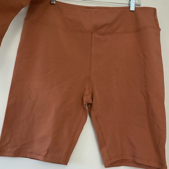 NWT Mate the Label Organic Stretch Rose Sports Bra and Biker Short Set - Picture 4 of 9